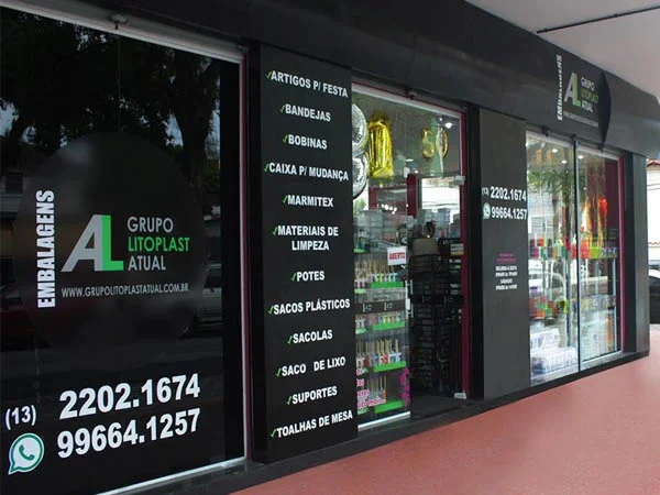 Interior da loja Litoplast Atual em Santos/SP